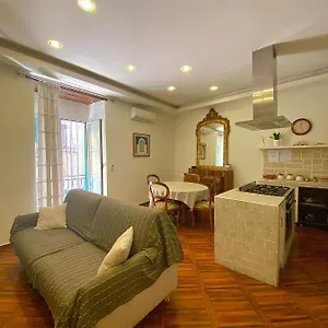 Trinita Degli Spagnoli House Apartamento Nápoles